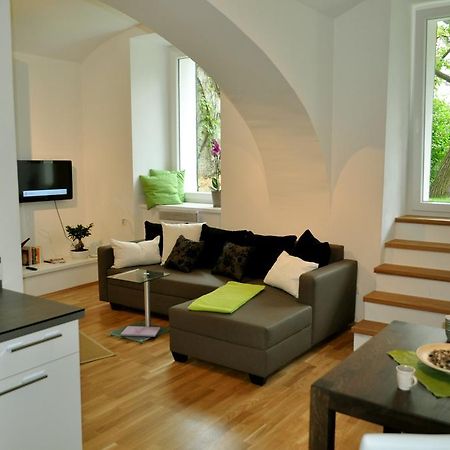 Ferienwohnung Im Univiertel Mit Garten Graz Esterno foto