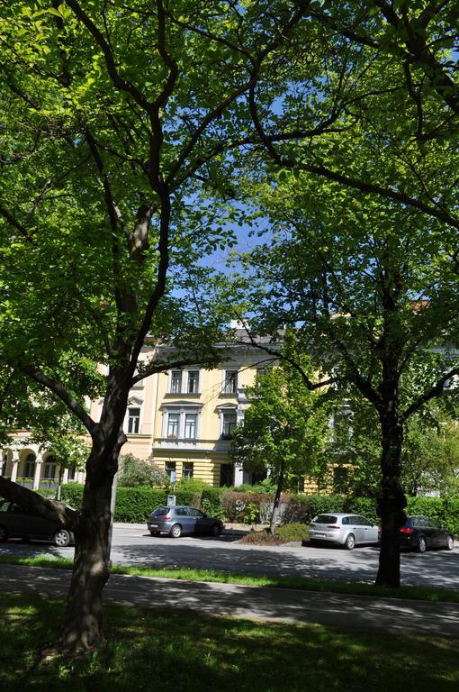 Ferienwohnung Im Univiertel Mit Garten Graz Esterno foto