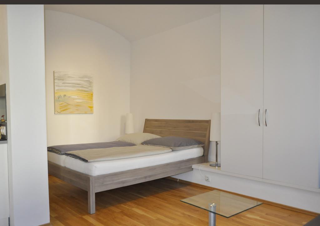 Ferienwohnung Im Univiertel Mit Garten Graz Esterno foto